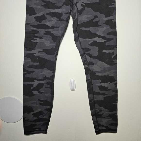 VGUC Athleta Elation Camo 7/8 tight Black Grey Small - Picture 4 of 12